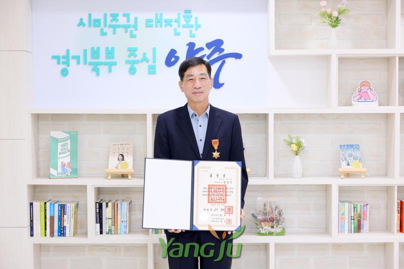 퇴작자 정부포상 수여식 의 사진