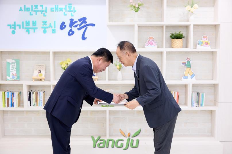 퇴작자 정부포상 수여식 의 사진