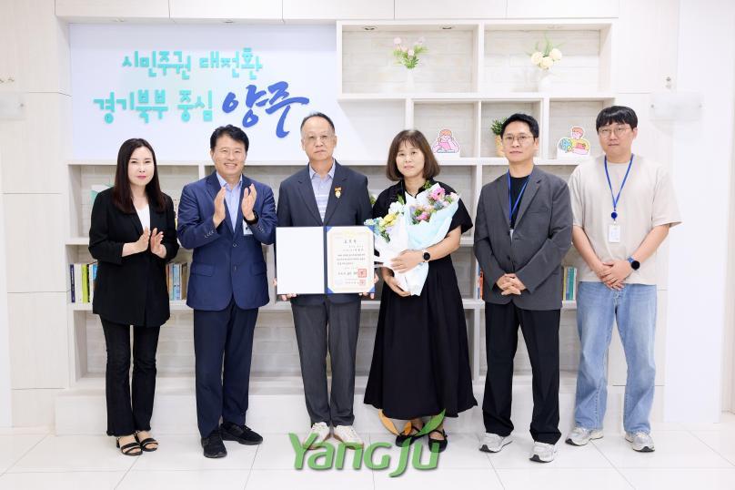 퇴작자 정부포상 수여식 의 사진