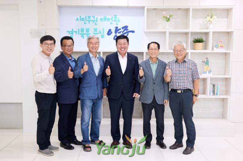 가납초등학교 총동문회 내방 사진