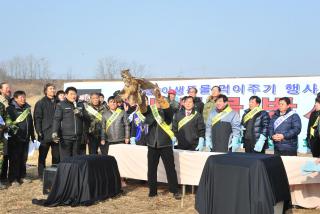 야생동물 먹이주기 행사 의 사진