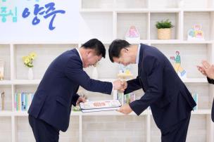 퇴작자 정부포상 수여식 의 사진