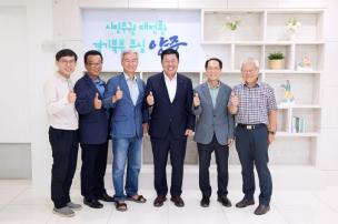 가납초등학교 총동문회 내방 사진