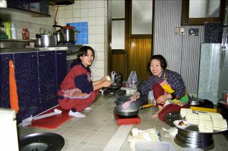 실직가정 및 불우이웃 김장담거주기 의 사진