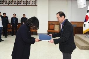 임용장교부 의 사진