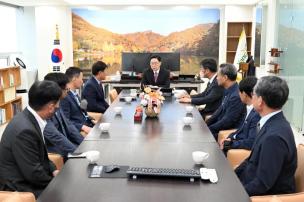 간부공무원 신고 및 임용장 교부식 의 사진