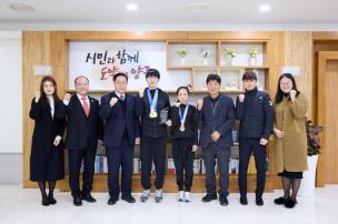 전국동계체육대회 입상 선수 격려 사진