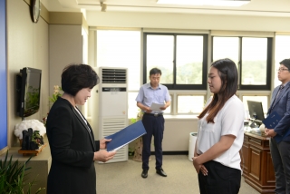 신규임용장수여 의 사진