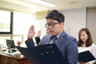 신규임용장수여 의 사진