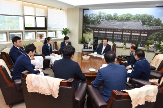 올림픽출전 유도선수 내방 의 사진