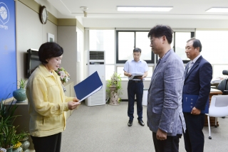 시간임기제 임용장수여 사진