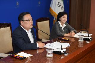  간부회의 사진
