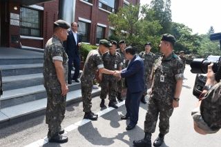 수해복구기간위문(26사단) 의 사진